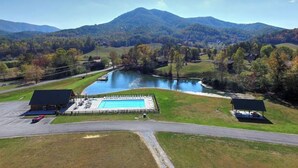 Pool - New Listing, Game Room, Hot Tub, Free Attractions, Mountain View (Sevierville)