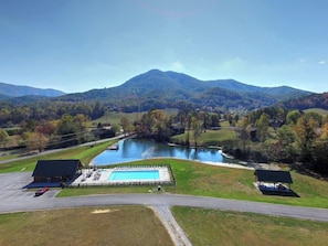 Unclassified image, 4 of 97, button - New Listing, Game Room, Hot Tub, Free Attractions, Mountain View (Sevierville)
