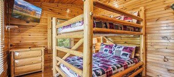 New Listing | 5BR Gatlinburg Cabin w/ Hot Tub + Game Room + Free Tickets