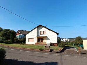 Exterior - Cozy Vacation Rental "Haus Anna" in the Beautiful Hochwald (Baldringen)