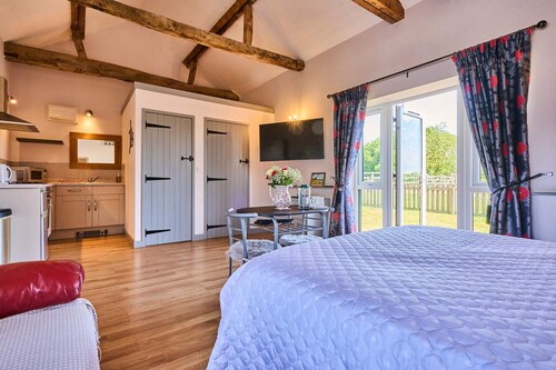 Host Stay Snowy Owl Barn