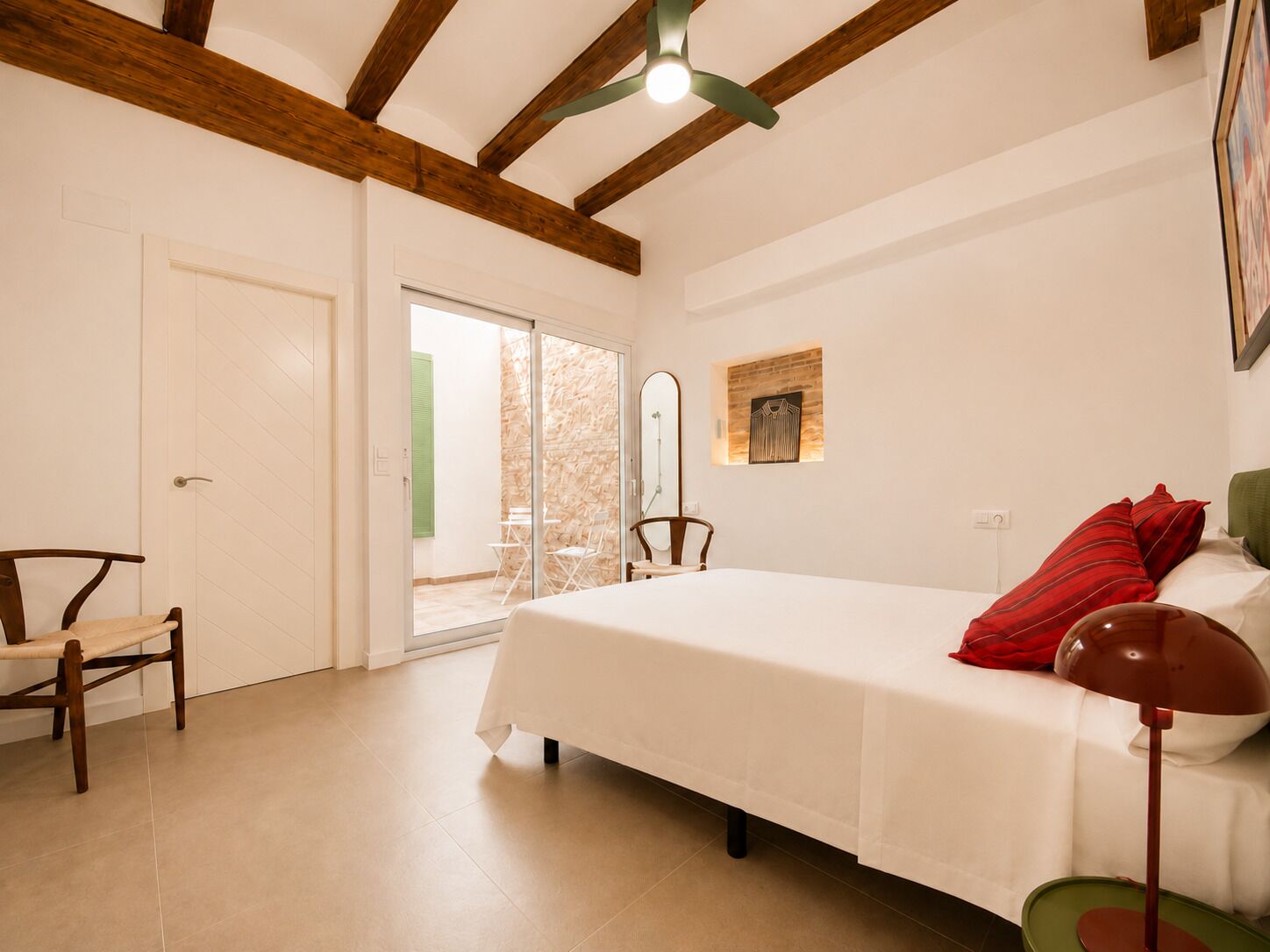1 slaapkamer, een strijkplank/strijkijzer, gratis wifi, beddengoed
