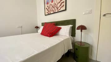 1 bedroom, iron/ironing board, WiFi (free), bed sheets