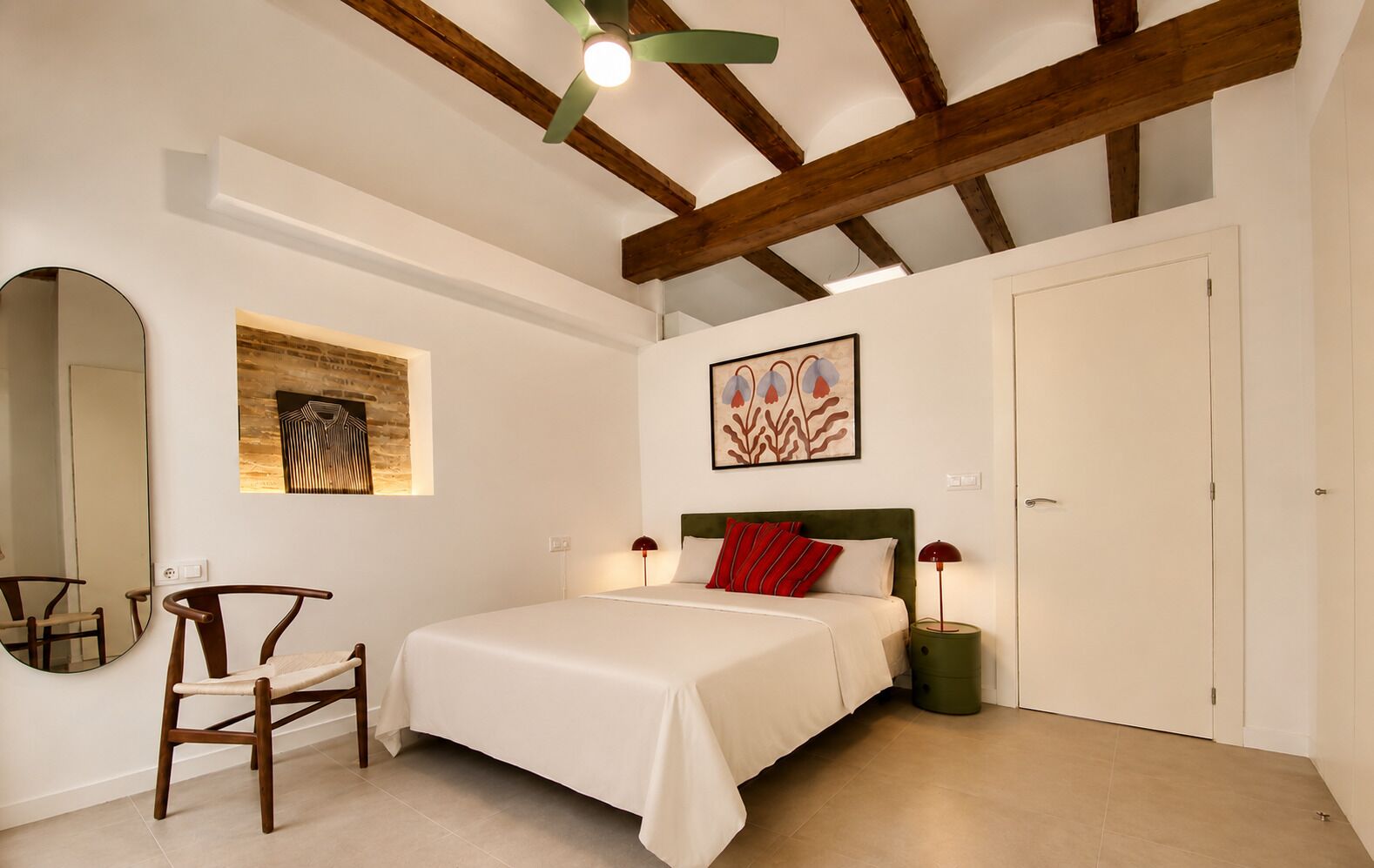 1 slaapkamer, een strijkplank/strijkijzer, gratis wifi, beddengoed