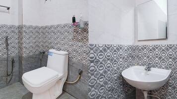 Kostenlose Toilettenartikel, Handtücher, Seife, Shampoo