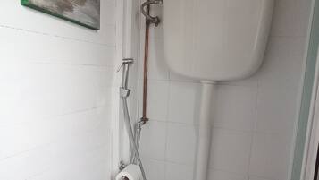 Douche, sèche-cheveux