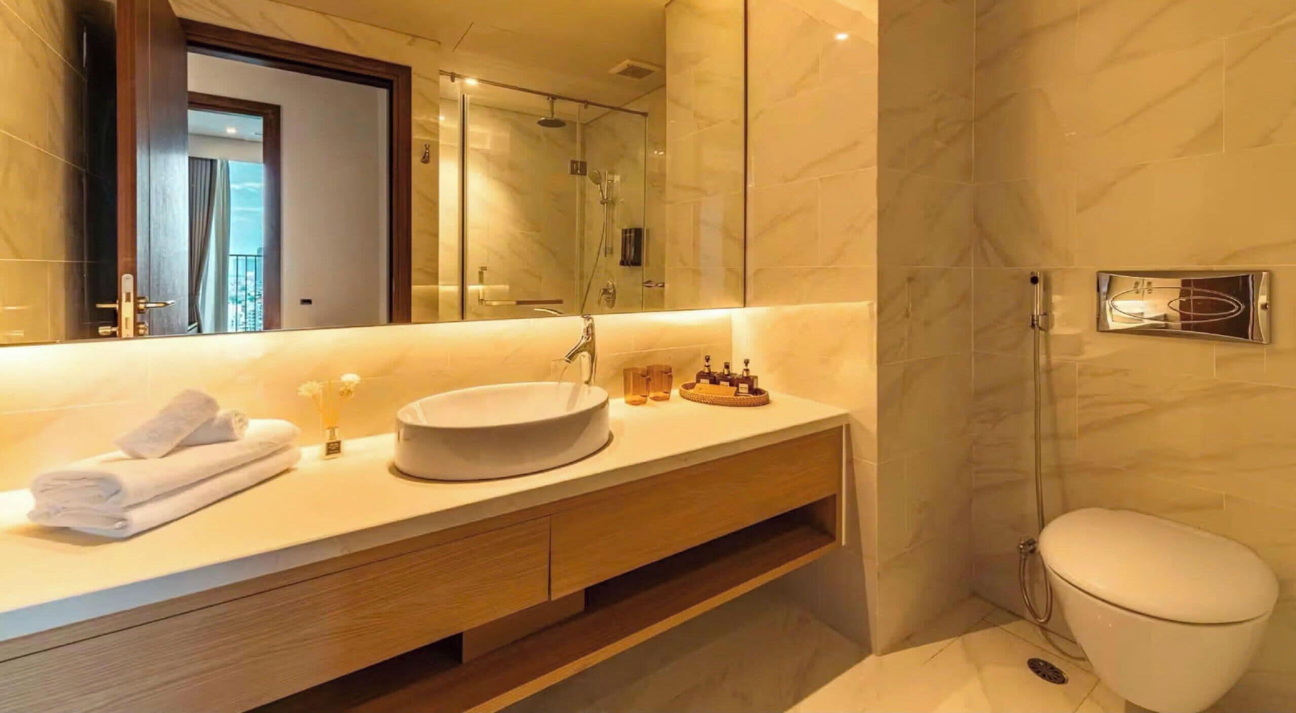 Bañera y ducha independientes, artículos de tocador gratuitos
