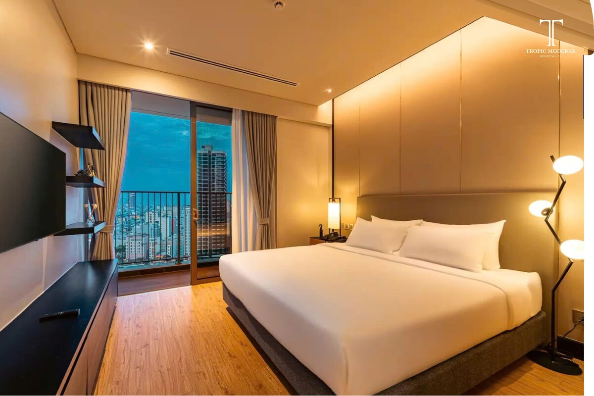 Deluxe Studio, Balcony, City View | Desk, laptop workspace, blackout curtains, soundproofing