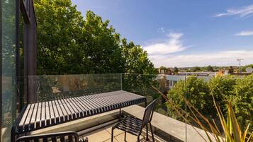 Apartment | Outdoor dining