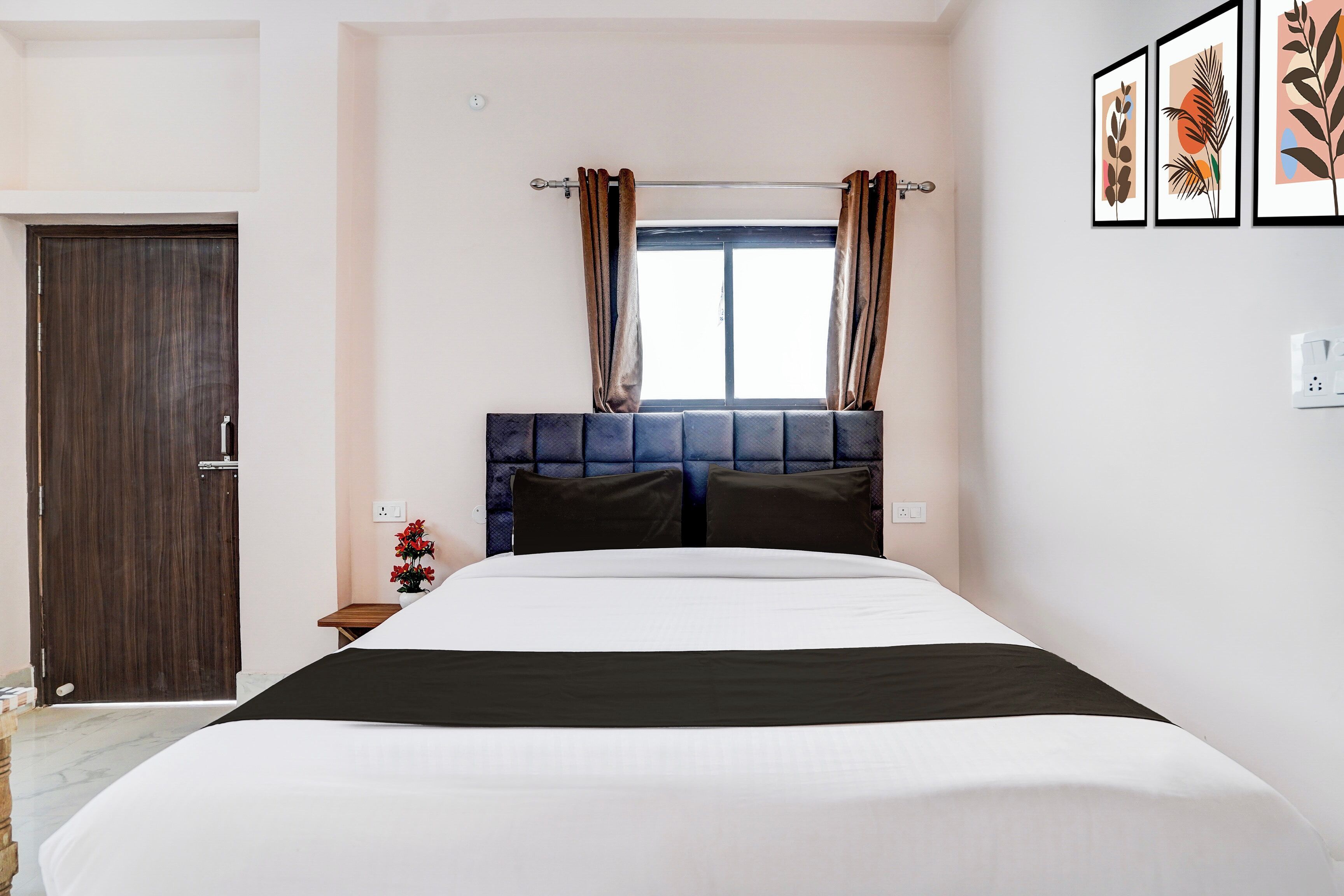 Desk, WiFi (free), bed sheets