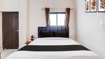 Desk, WiFi (free), bed sheets