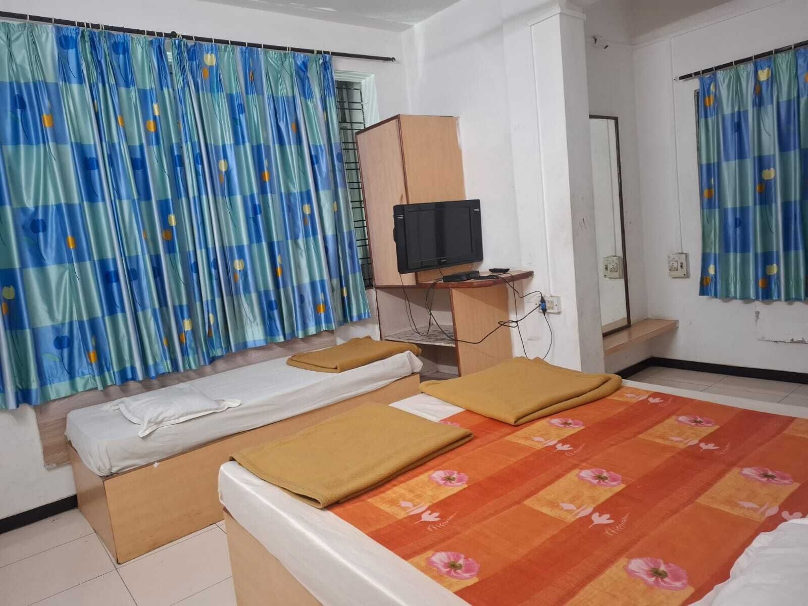Triple Bed Non AC Room | Wifi gratis 