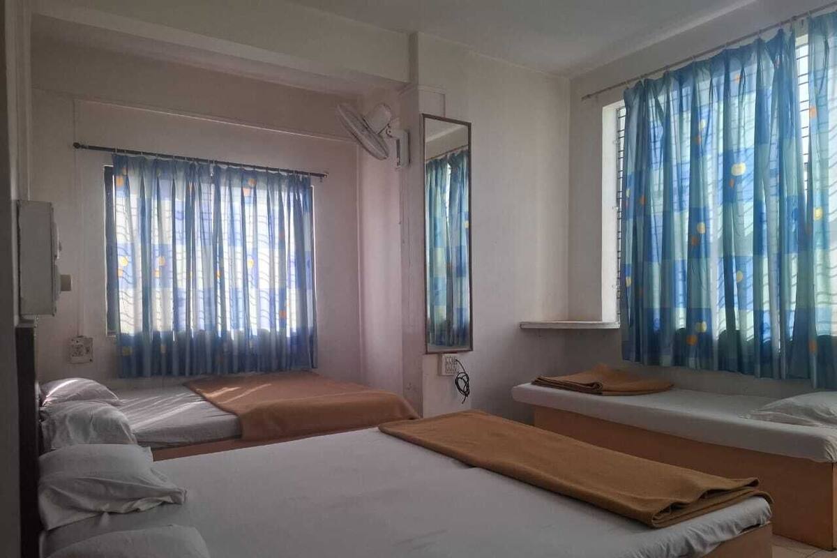 Five Bed Non AC Room | Truy cập Internet không dây miễn phí 