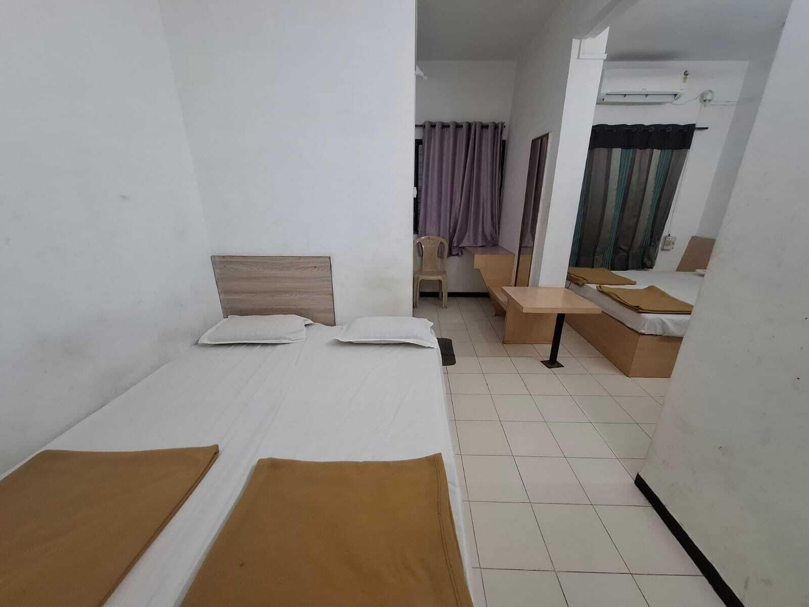 Four Bed AC Room | WiFi (free)