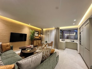 Living area - Modern Apartment • 7-minute subway ride • Paris (Joinville-le-Pont)
