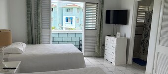 ENJOY SEA BREEZE 141 studio is steps to the main beach and our unique Rock Pools