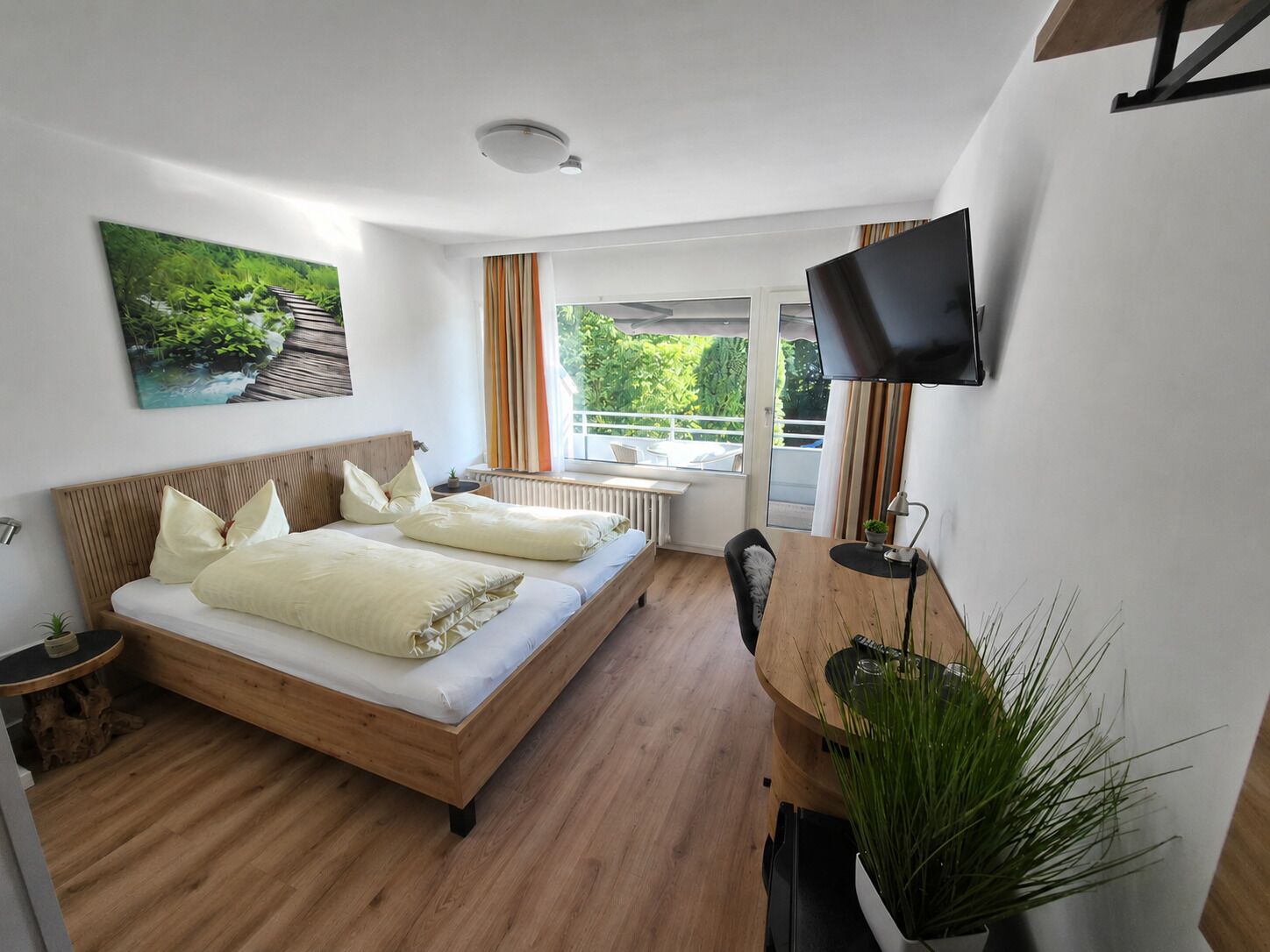 Standard-Doppelzimmer, Balkon, Gartenblick | Schreibtisch, laptopgeeigneter Arbeitsplatz, Verdunkelungsvorhänge