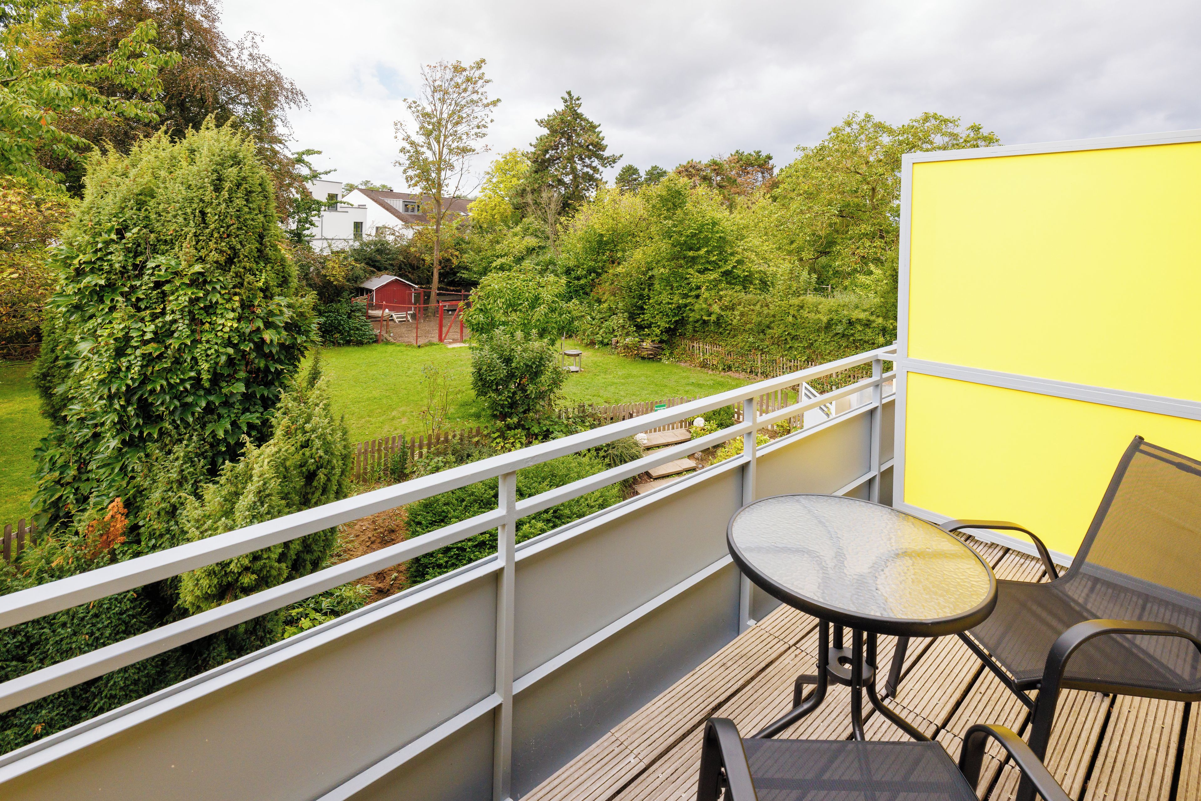 Standaard tweepersoonskamer, balkon, uitzicht op tuin | Een bureau, een laptopwerkplek, verduisterende gordijnen