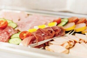 A variety of sliced meats and vegetables on a tray. - Hotel Haus Mariandl (Düsseldorf)