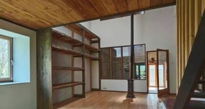 Le Coin de l'Âtre – Un Espace Convivial pour 15 Personnes