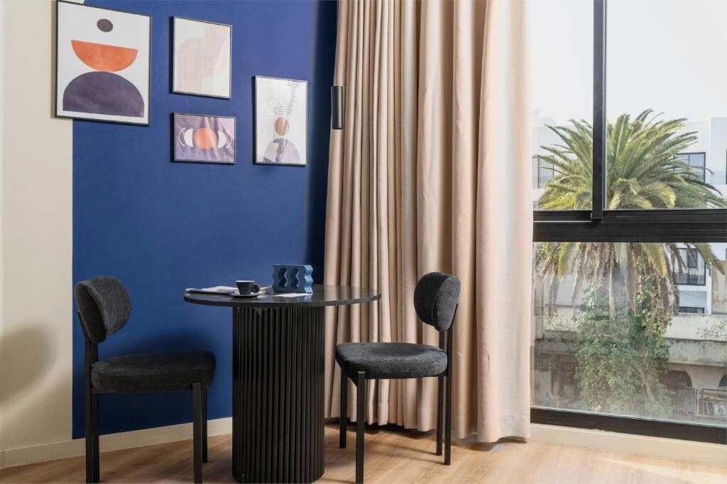 Standard-studiosviitti, kaupunkinäköala | Ruokailu