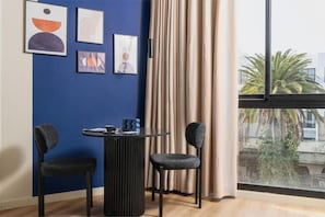 Standard Studio Suite, City View | Dining