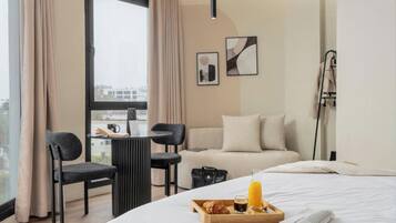 Standaard studio suite, uitzicht op de stad | Dineren