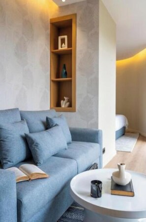 Standard Studio Suite, City View | Interior