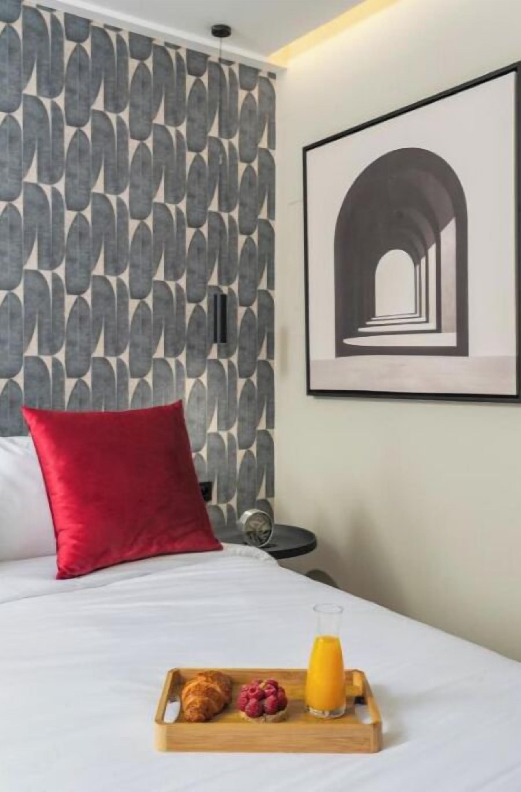 Standard Studio Suite, City View | Free WiFi