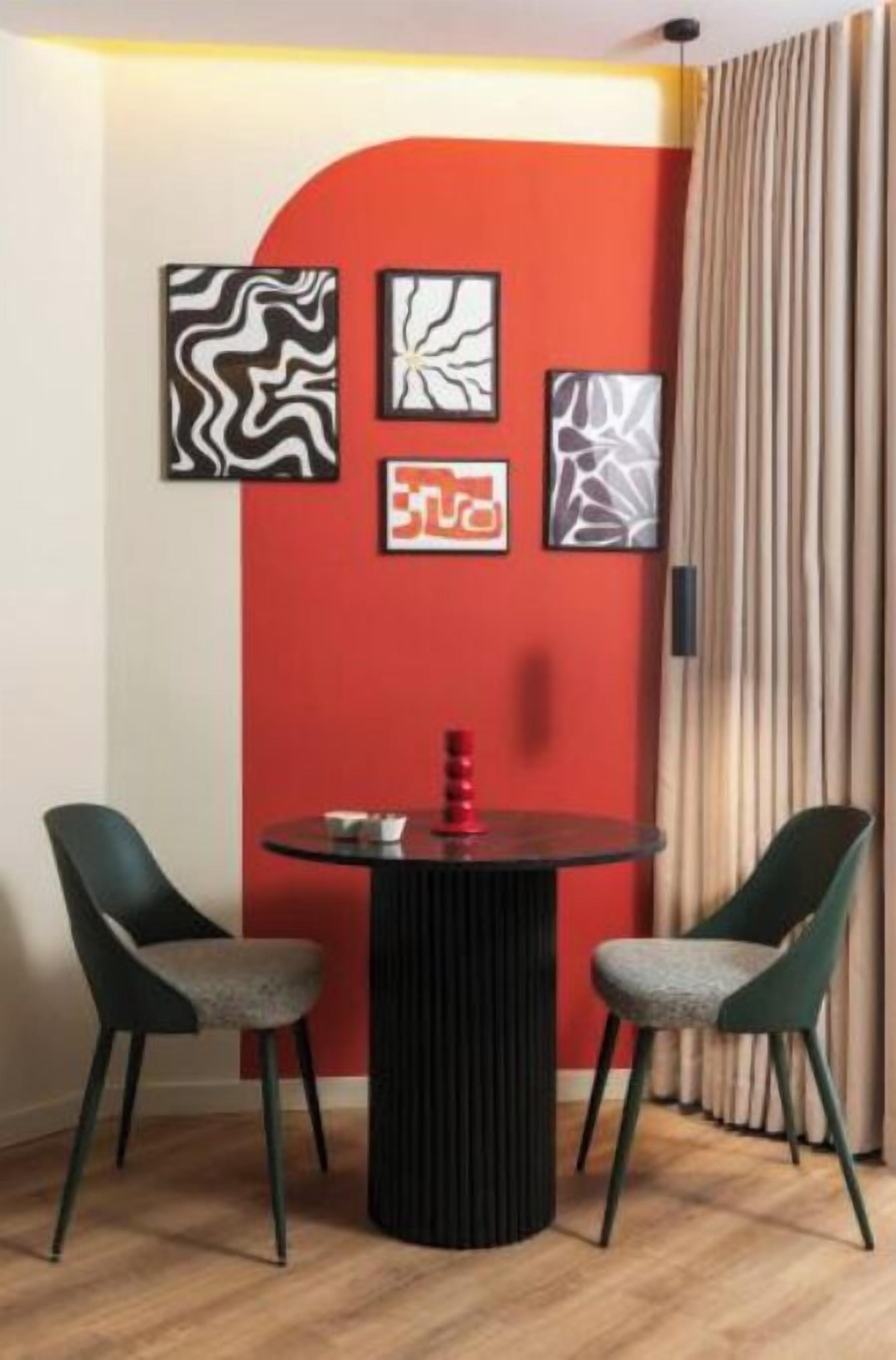 Standard Studio Suite, City View | Dining