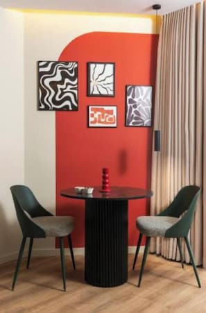 Standard Studio Suite, City View | Tempat makan