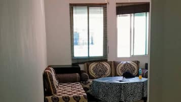 Apartment, 2 Schlafzimmer | Wohnzimmer
