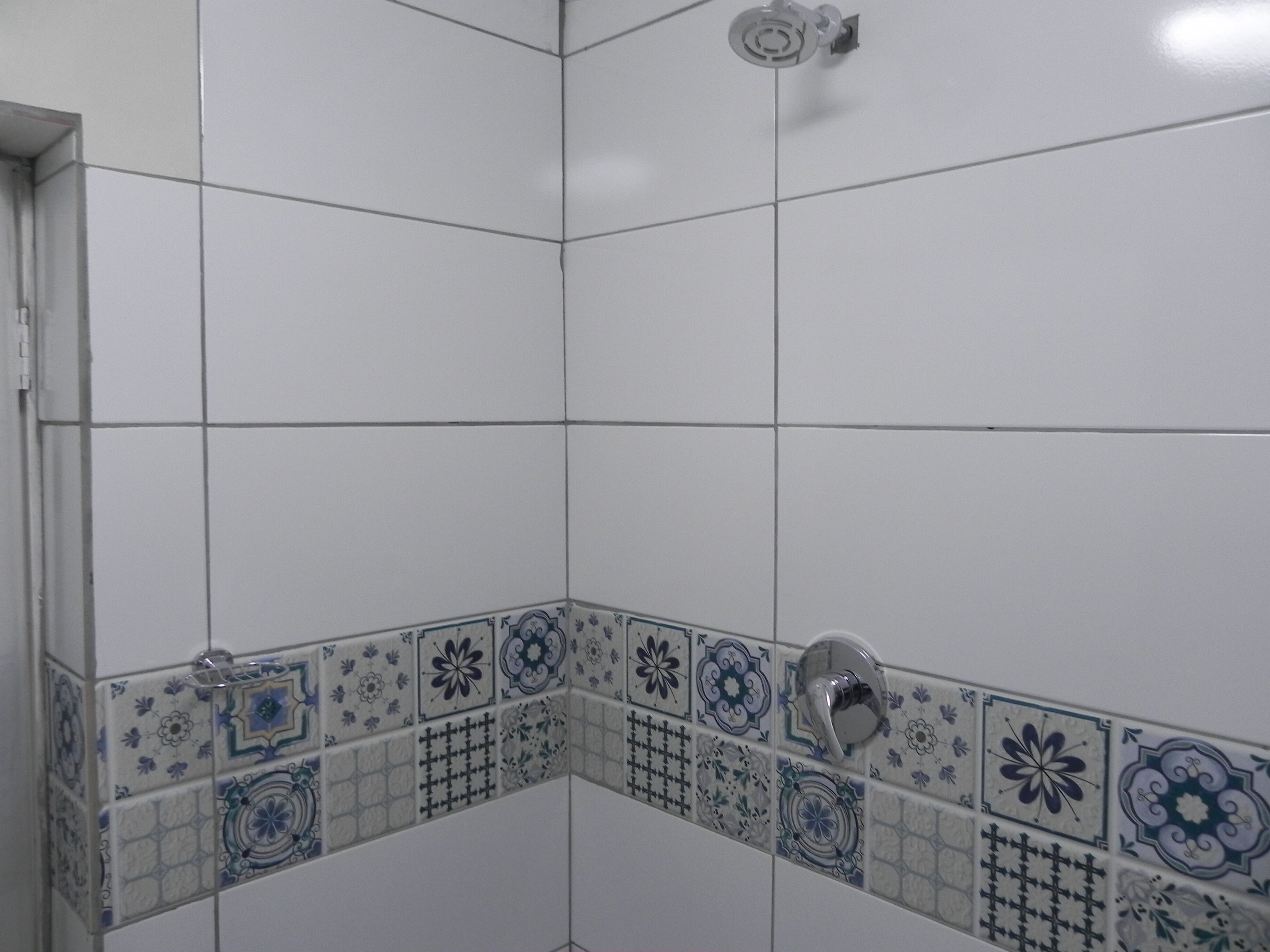Basic Room | Bathroom | Towels, soap