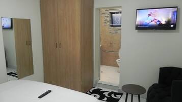 Deluxe Room | Desk, WiFi (free)