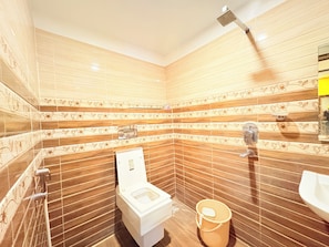 Signature Double Room, Sea View | Bathroom | Shower, free toiletries, towels - Hotel in Puri DK near Sea Beach (Puri)