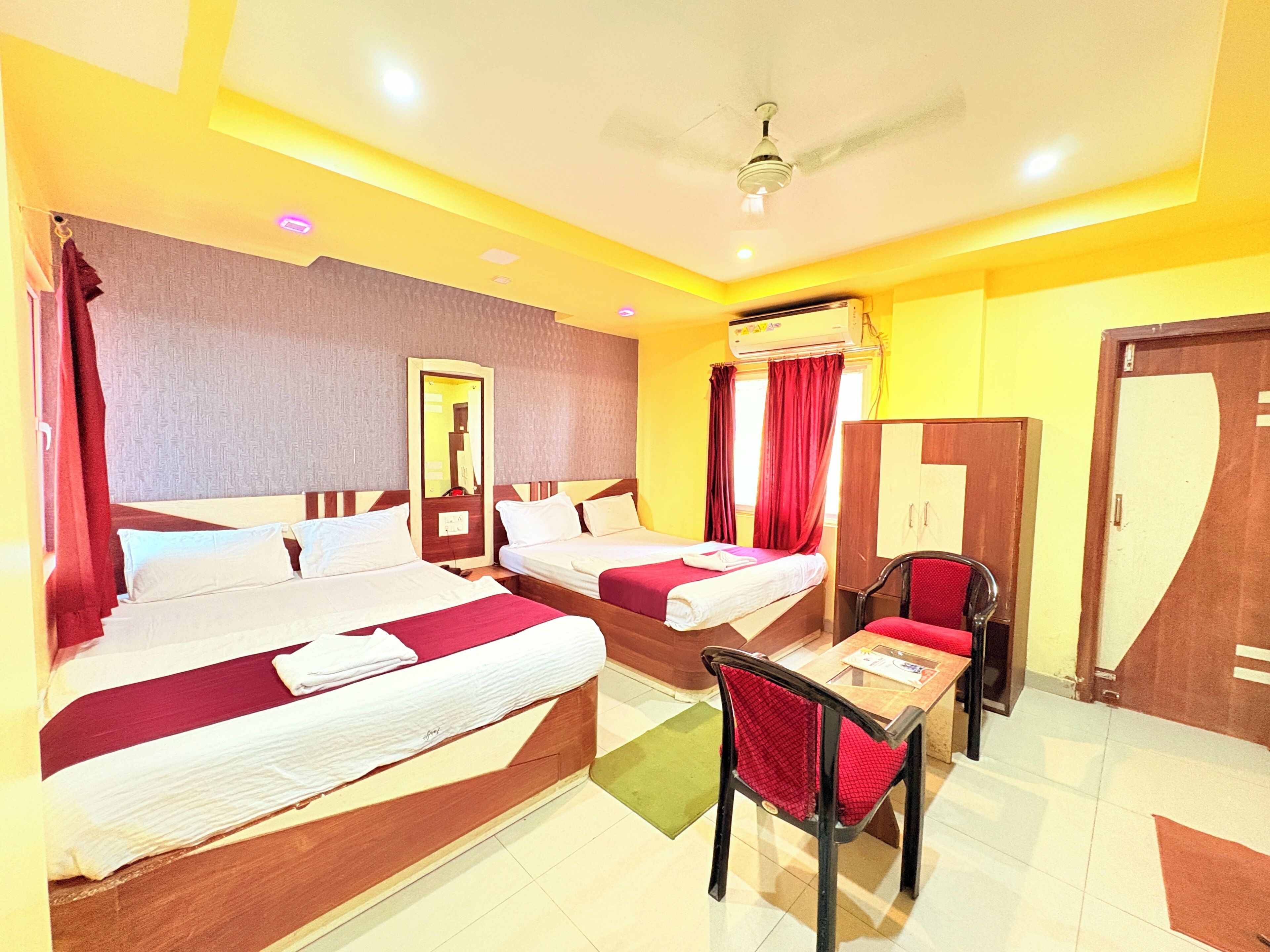 Superior Quadruple Room, City View | Desk, free WiFi