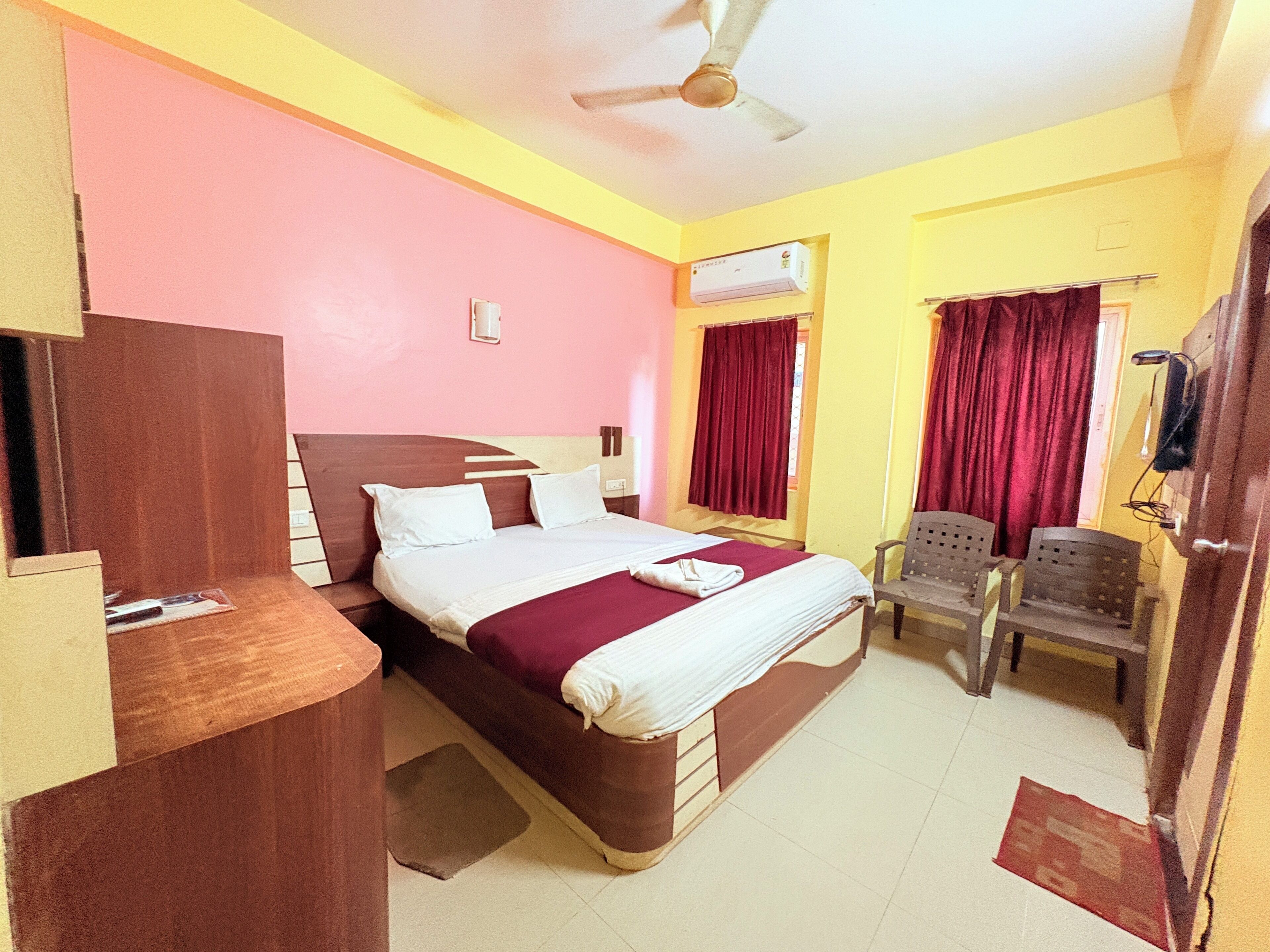 Standard Double Room, City View | Desk, free WiFi