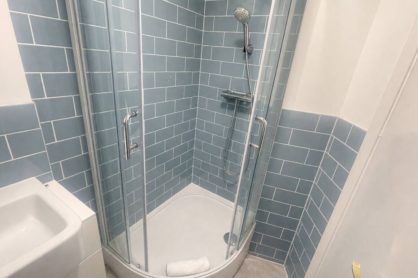 Shower, towels, shampoo, toilet paper