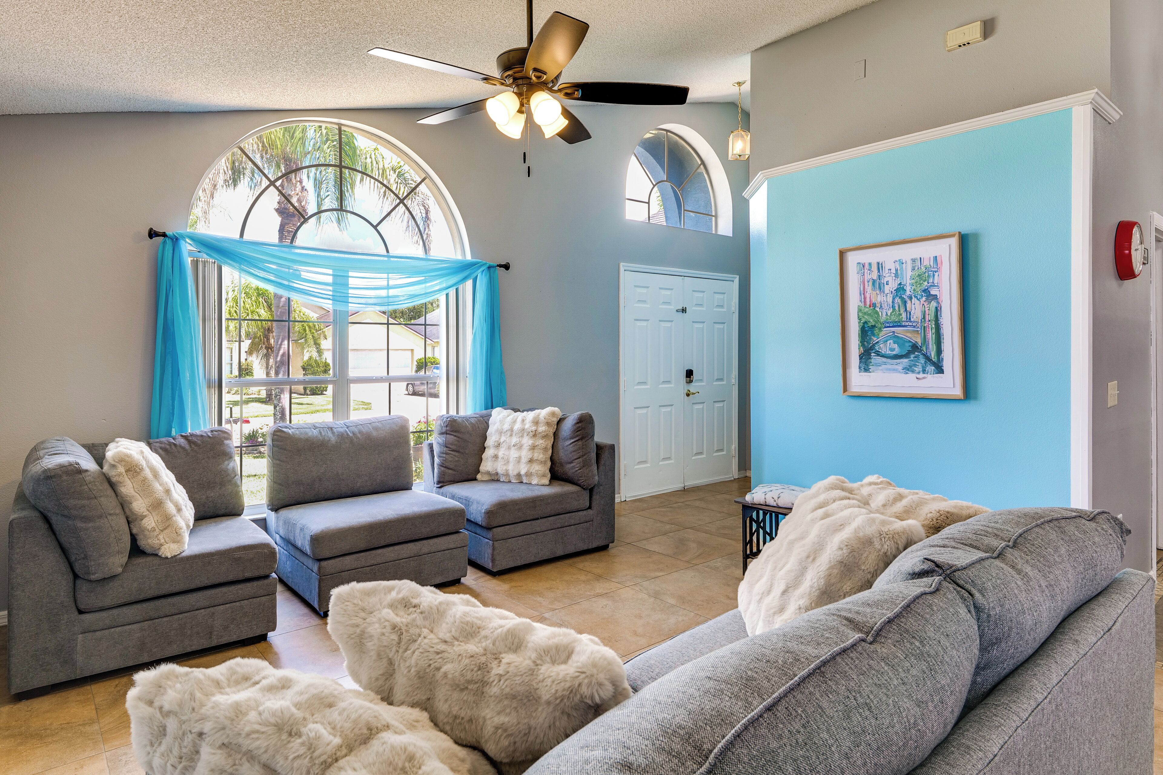 House (4 Bedrooms) | Interior