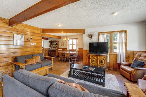 < 1 Mi to Trails & Slopes: Red River Home