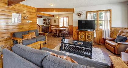 < 1 Mi to Trails & Slopes: Red River Home
