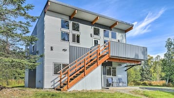 House (4 Bedrooms) | Front of property
