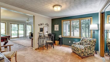House (3 Bedrooms) | Interior