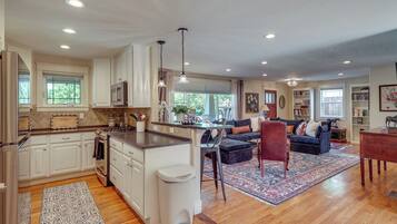 House (4 Bedrooms) | Interior