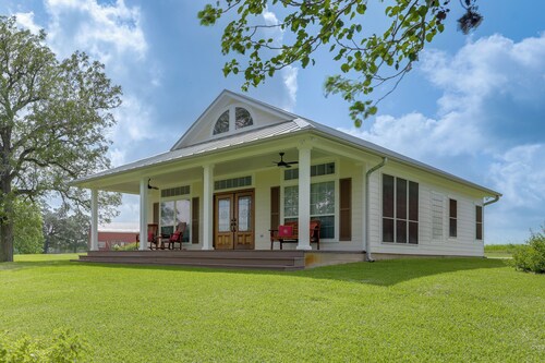 On 174 Acres! Modern Ranch House in Weimar