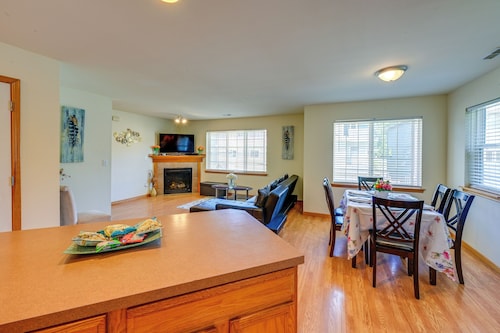Great for Families! Spacious Retreat in Lynnwood