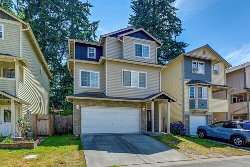 Great for Families! Spacious Retreat in Lynnwood