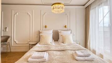 Iron/ironing board, travel crib, WiFi, bed sheets