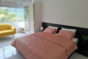 3 chambres, fer et planche à repasser, Wi-Fi, draps fournis