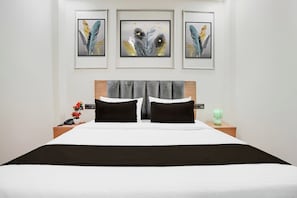Desk, free WiFi, bed sheets - Super Collection O Prayagraj near IIITA (Prayagraj)